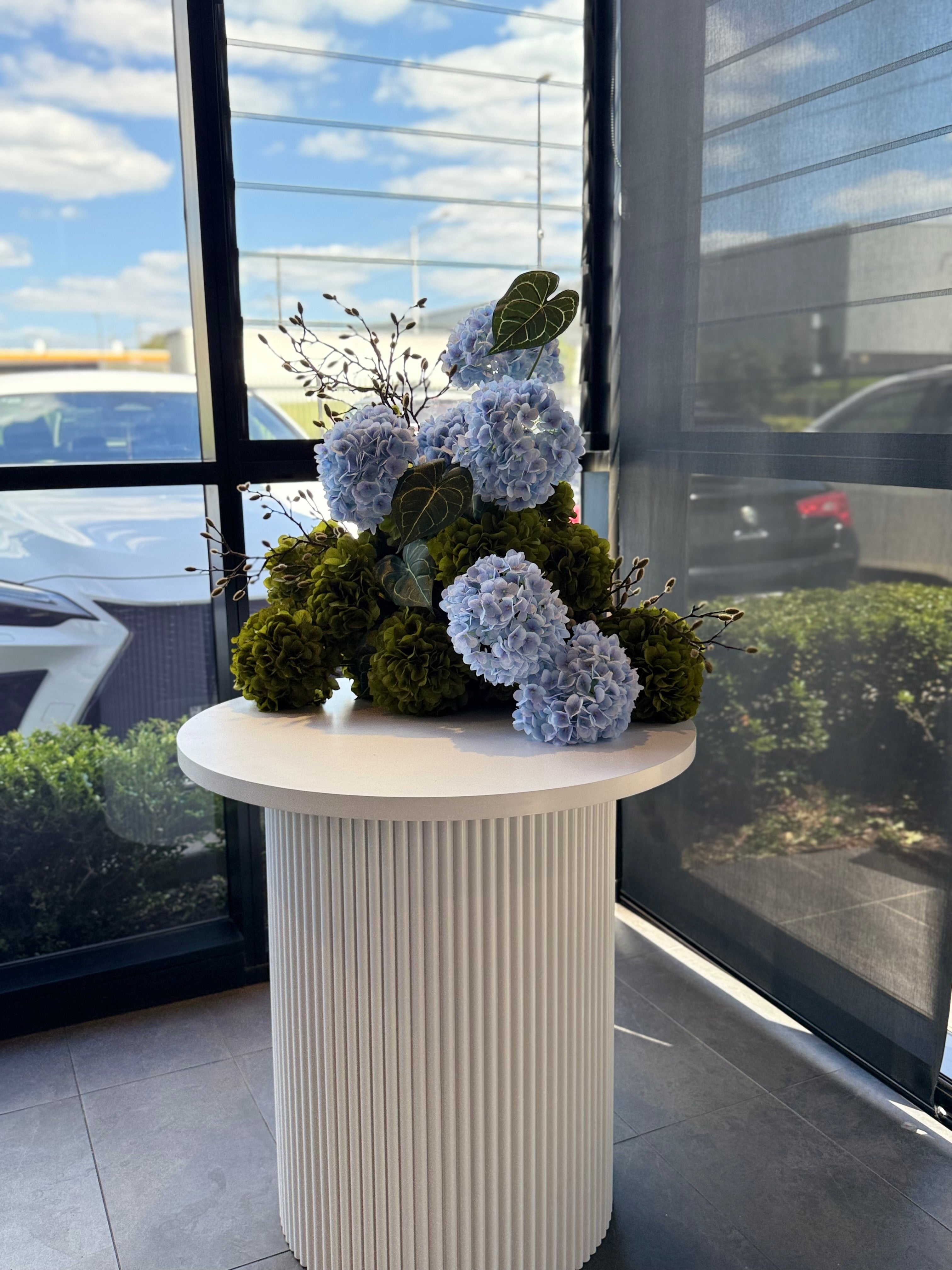 HIRE - White rippled cake table