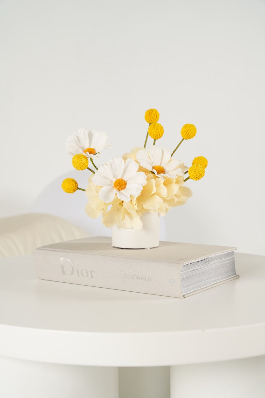 Daisy Mini Floral Arrangement