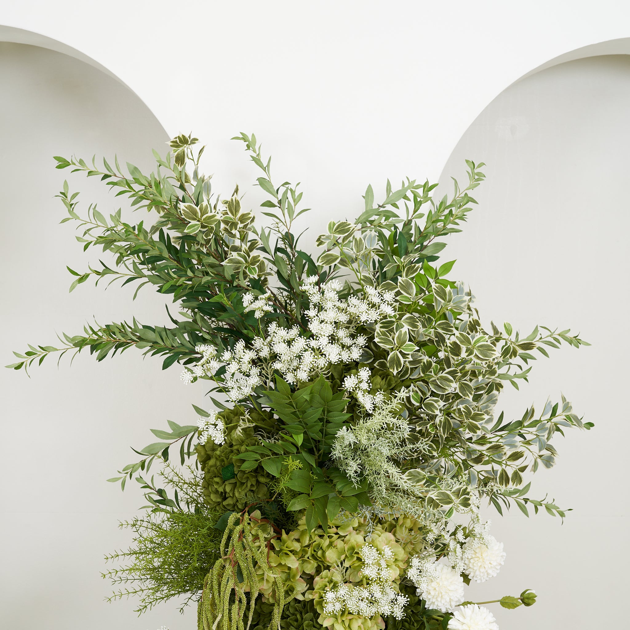 [Hire] Botanical Bliss Pillars